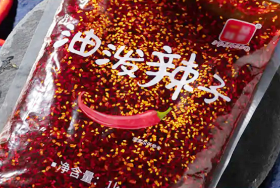 油辣子包裝機為社會上更多企業(yè)服務，沒有很好只有更好